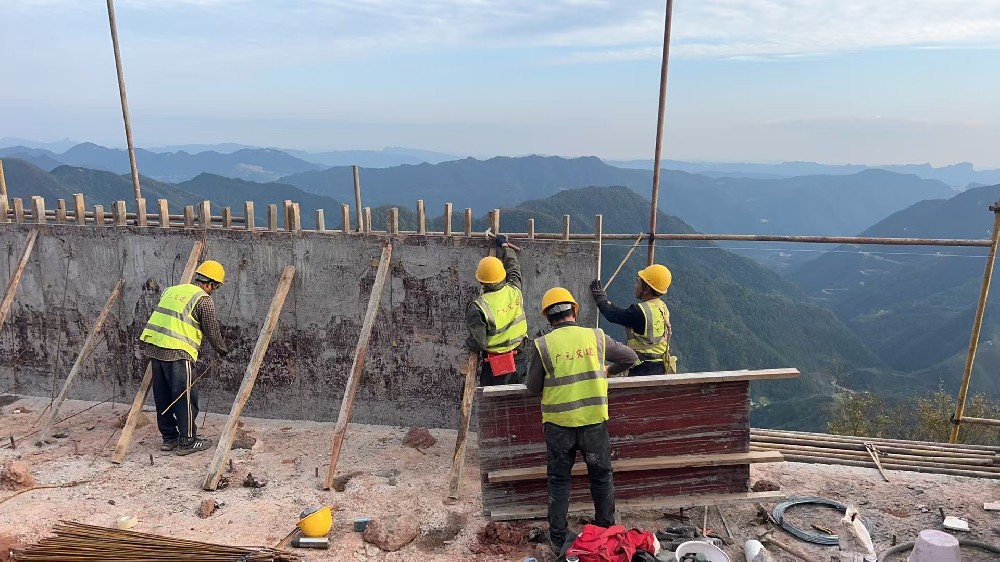 筑路修橋后，群山闊然時(shí) ——劍閣縣下寺至利州區(qū)月壩公路項(xiàng)目（三個(gè)石至硝洞埡段）高質(zhì)量建設(shè)側(cè)記
